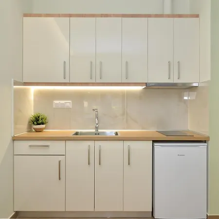 Elia Apartman *