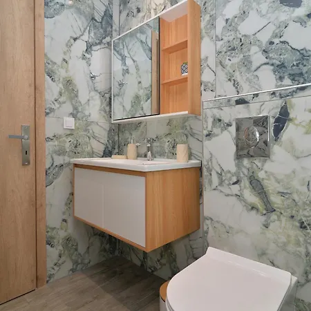 Elia Apartman *