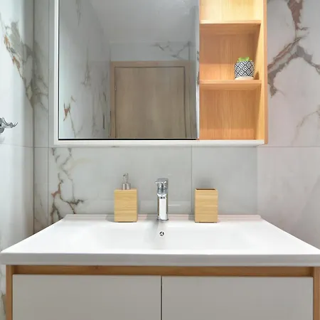 Elia Apartman *